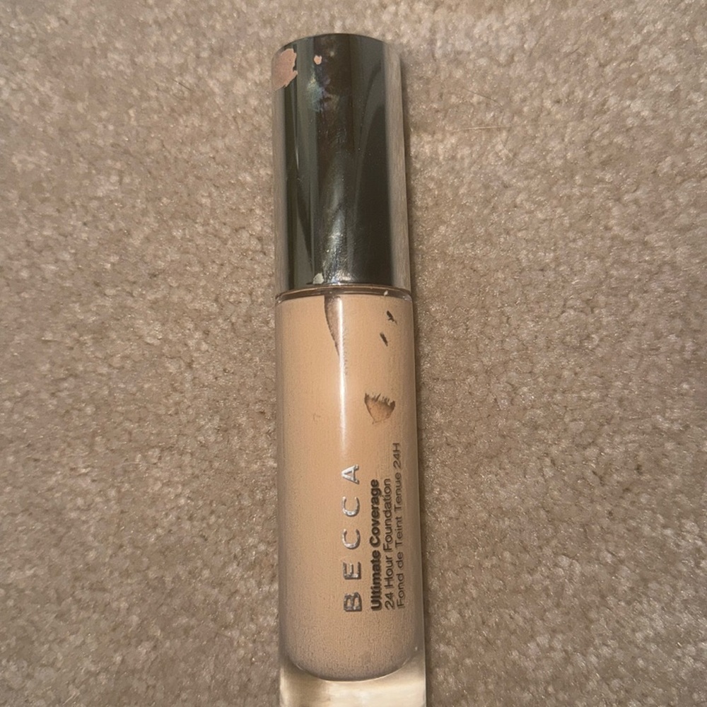 Becca ultimate coverage foundation in light